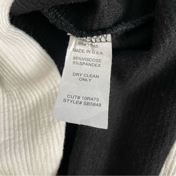 Red Haute Black Ivory Colorblock Long Sleeve V-Neck Knit Top - X-Small - Picture 4 of 7